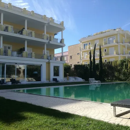 Victoria Aparthotel